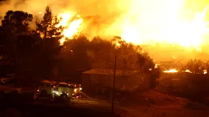 Cel puţin trei morţi şi 40 de răniţi, în incendiile din California