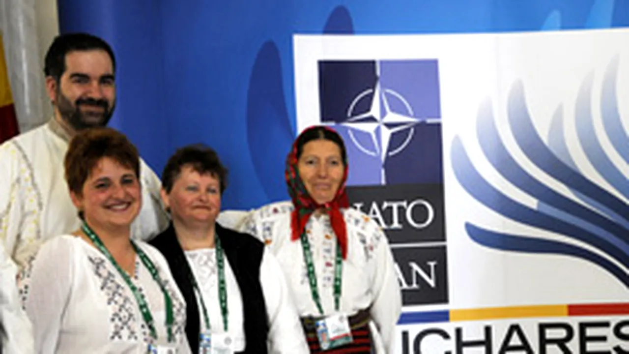 Ziariştii acreditaţi la Summitul NATO vor cânta 