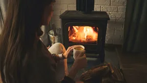 Mai mult de 10 incendii stinse de pompieri, de la începutul lunii decembrie / Măsuri de siguranță pentru încălzirea cu lemne pe timp de iarnă