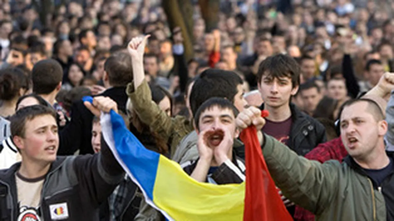 Thousands Rally In Anti-Communist Protest In Chisinau