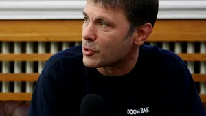 Solistul trupei Iron Maiden a pilotat avionul cu care a călătorit FC Liverpool la Napoli