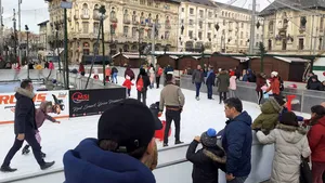 Sute de craioveni au ieşit în parc şi pe patinoar în a doua zi a anului. Cât au arătat termometrele