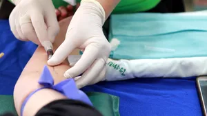 Unei fetiţe în vârstă de 6 ani din Piatra-Neamţ, suspectă de coronavirus, i s-au recoltat probe. A fost trimisă acasă şi este autoizolată la domiciliu