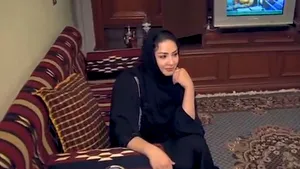 Avocata libiană agresată de forţele regimului lui Kadhafi a ajuns în România - VIDEO