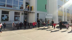 Catalogul virtual: Aplicaţia pe telefon, prin care părinţii află în timp real ce fac copiii la şcoală | FOTO