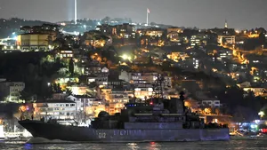 Turcia a decis închiderea Strâmtorii Bosfor pentru nave militare