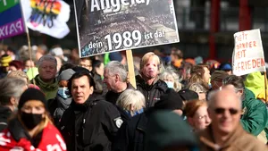 Sute de persoane, reţinute la Berlin în cursul protestelor faţă de restricţii. Un protestatar a murit