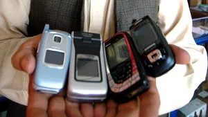 Talibanii cer întreruperea semnalului reţelelor de telefonie mobilă