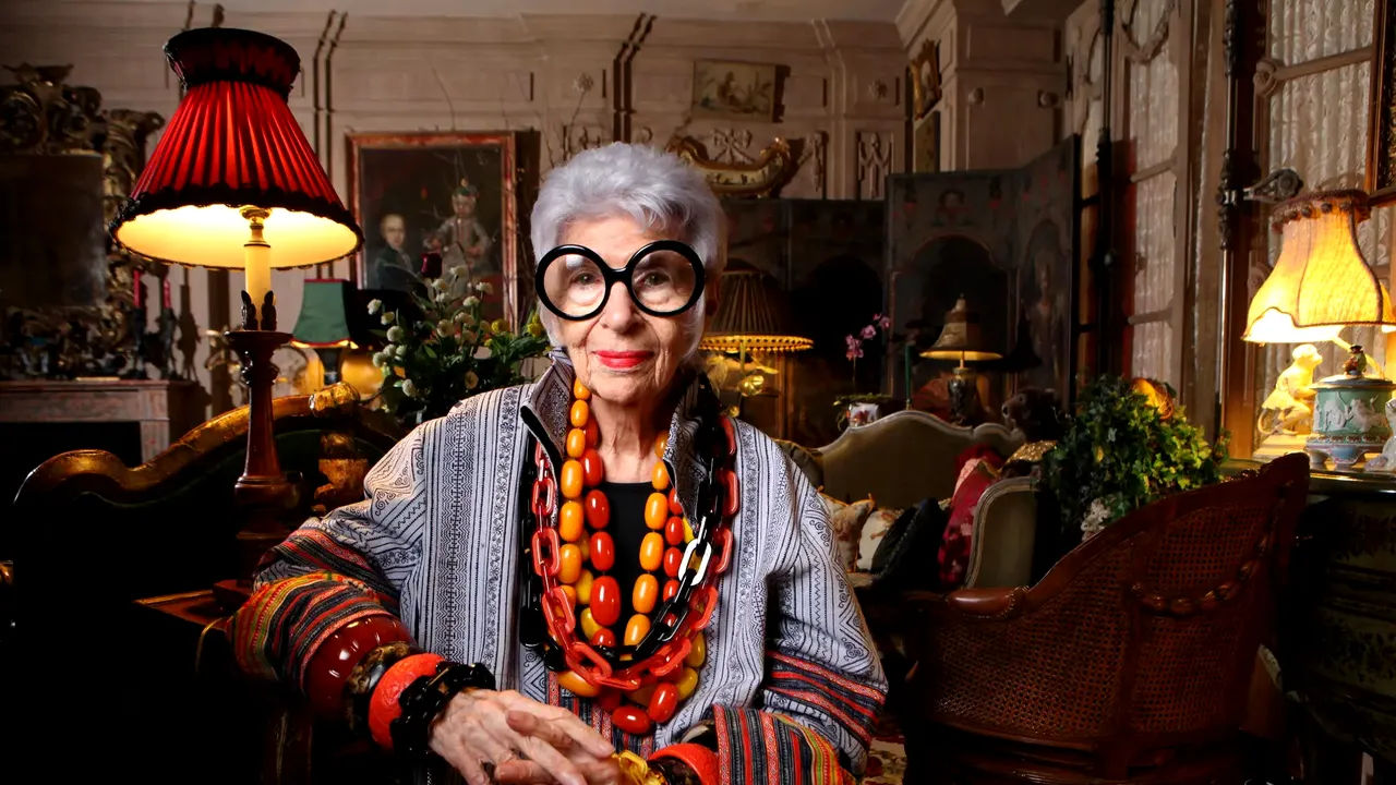 O pierdere pentru lumea modei: Iris Apfel s-a stins la vârsta de 102 ani