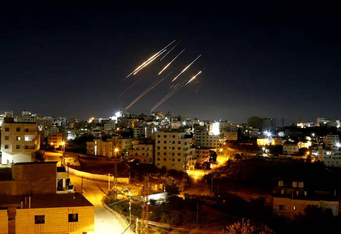 LIVE UPDATE Război Israel-Iran. Noi atacuri cu rachete la Teheran și Tel Aviv / Trump solicită capitularea Iranului