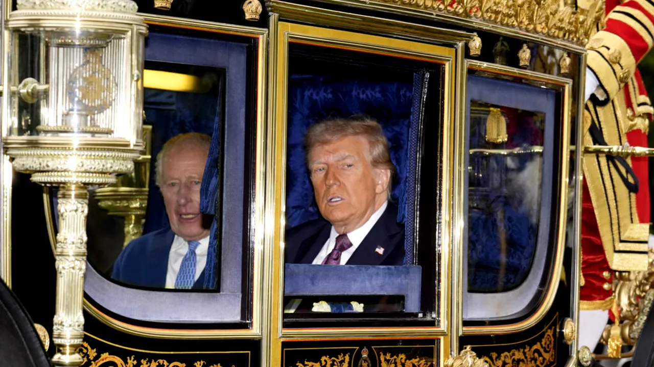 Ceremonii fastuoase la Castelul Windsor. Donald Trump a fost plimbat cu trăsura regală