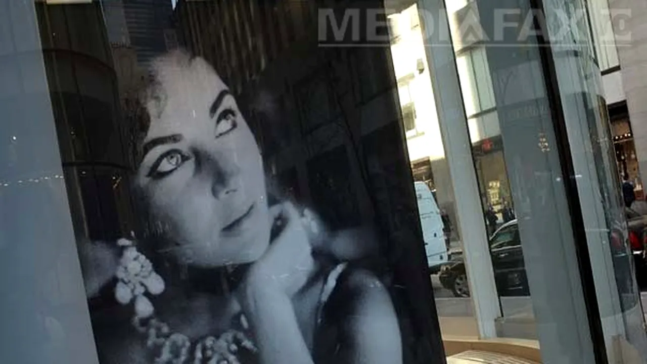 Licitaţia cu obiectele personale ale lui Elizabeth Taylor a strâns peste 150 de milioane de dolari