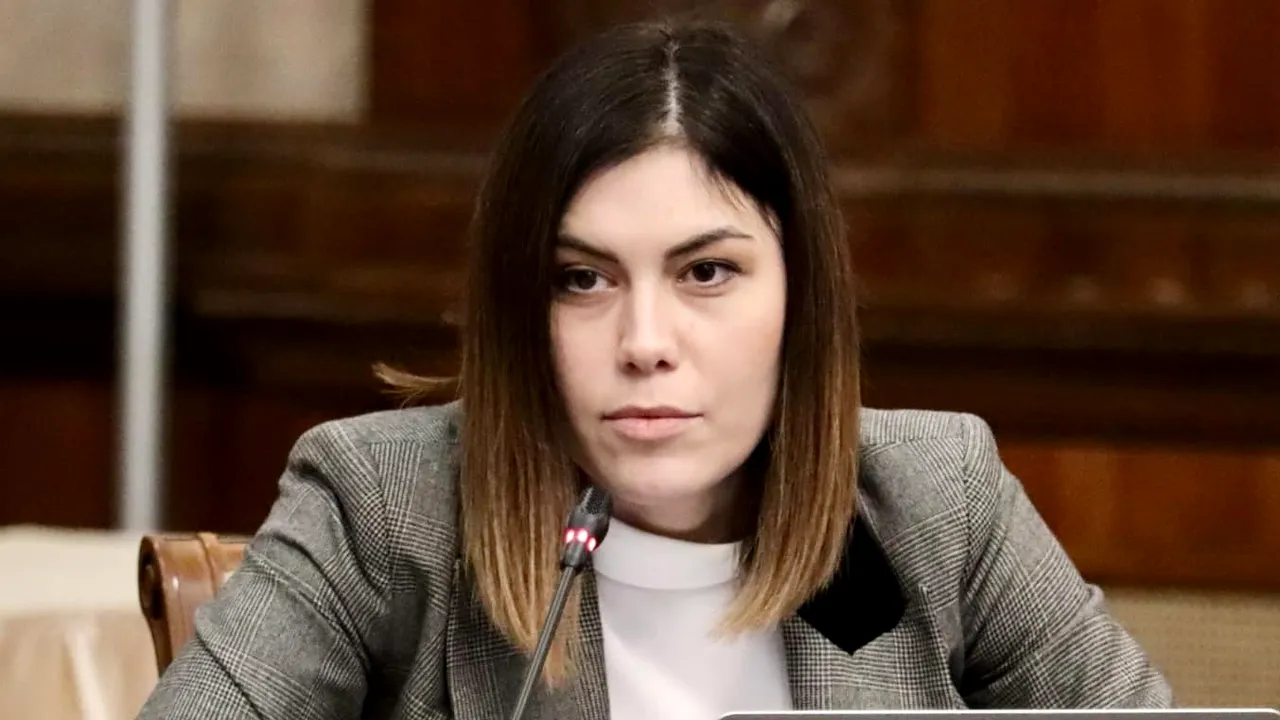 USR: PSD şi PNL adaugă aproape 100 de noi posturi şi creşteri salariale cu până la 50% la AFM