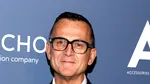 Un director executiv din industria modei a demisionat, după ce a agresat doi activiști în timpul prezentării H&M