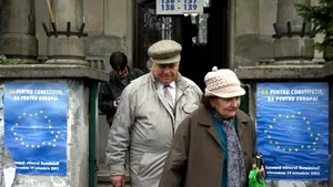 Sâmbătă, 18 octombrie 2003 / 09:16:00 - Aproape 18 milioane de români, chemaţi la urne pentru noua Constituţie