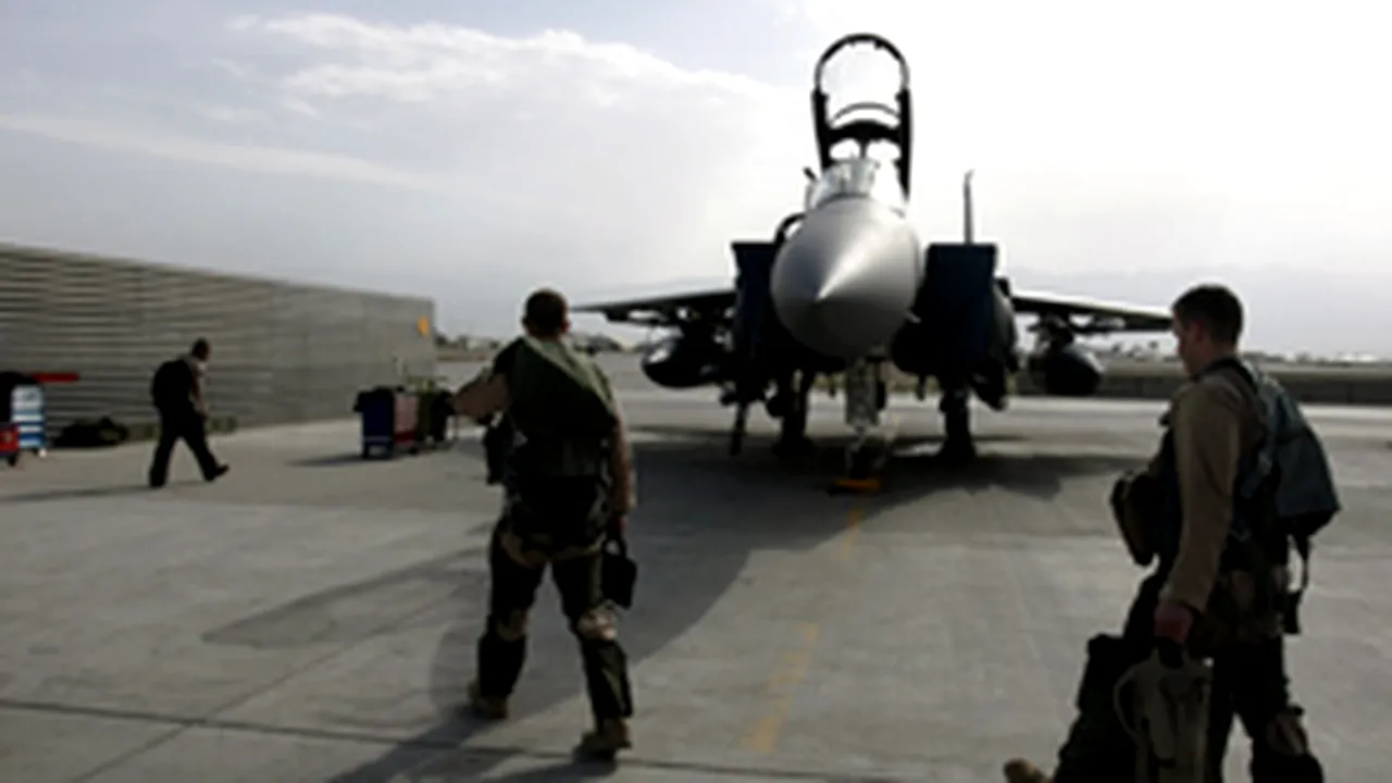 Afganistan: Forţele NATO au ucis mai mulţi civili, în timpul unui raid aerian