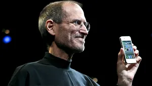 Steve Jobs a intrat în concediu medical, iar acţiunile Apple au scăzut cu 7,7%