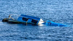 O ambarcaţiune cu zeci de pasageri s-a răsturnat în Filipine. Cel puţin 19 oameni au murit