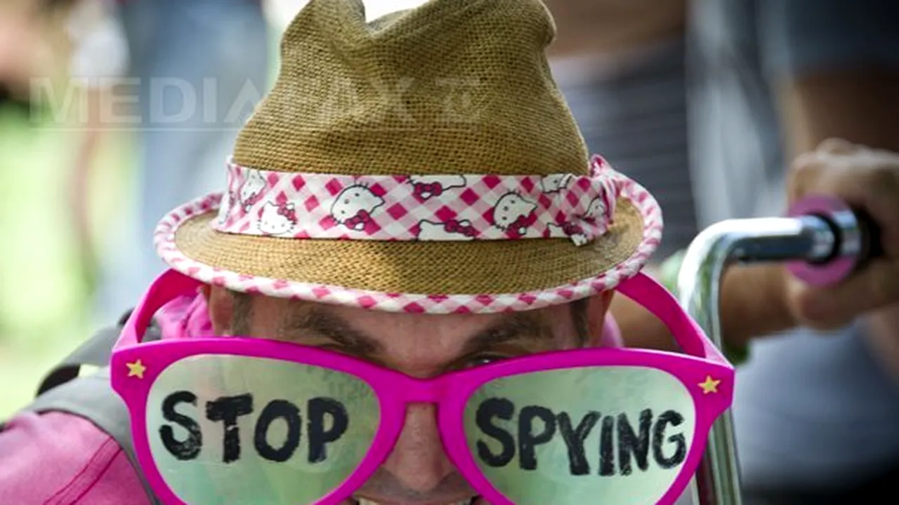 ZIUA INDEPENDENŢEI: Mii de americani au manifestat împotriva spionajului