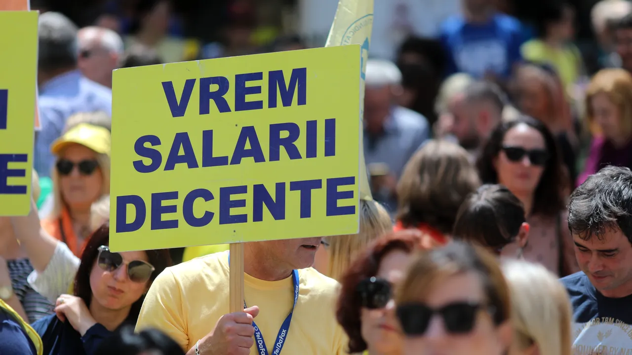 Ministerul Finanţelor a anunţat că salariile profesorilor cresc cu doar 8% şi a revenit spunând că a fost o 