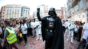 Despăgubire de zeci de mii de lire sterline pentru o femeie comparată de colegi cu Darth Vader