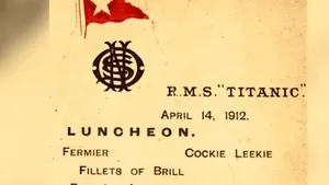 Un meniu folosit în timpul ultimului prânz servit pe Titanic, vândut la licitaţie cu 88.000 de dolari - VIDEO