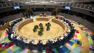 UE îşi construieşte ARMATĂ. Liderii Uniunii aprobă măsuri pentru crearea unor structuri permanente de apărare şi securitate la nivel comunitar/ Macron: 