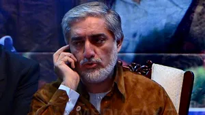 Favoritul în alegerile prezidenţiale afgane a scăpat cu viaţă dintr-un atentat soldat cu şase morţi