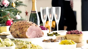 Petrecerile de Crăciun ţin ocupate sălile hotelurilor de lux toată luna decembrie