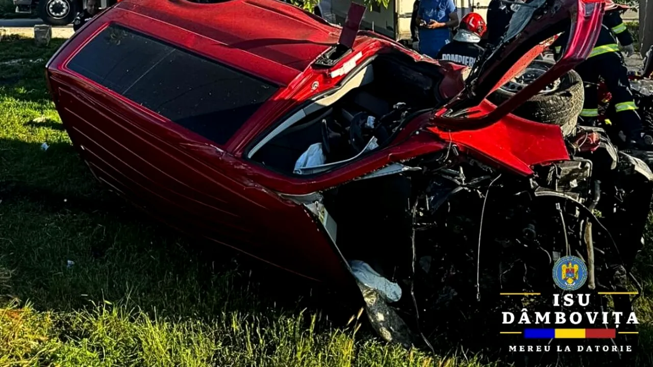 Accident în Dâmboviţa. Locomotiva trenului care a lovit o autoutilitară este avariată