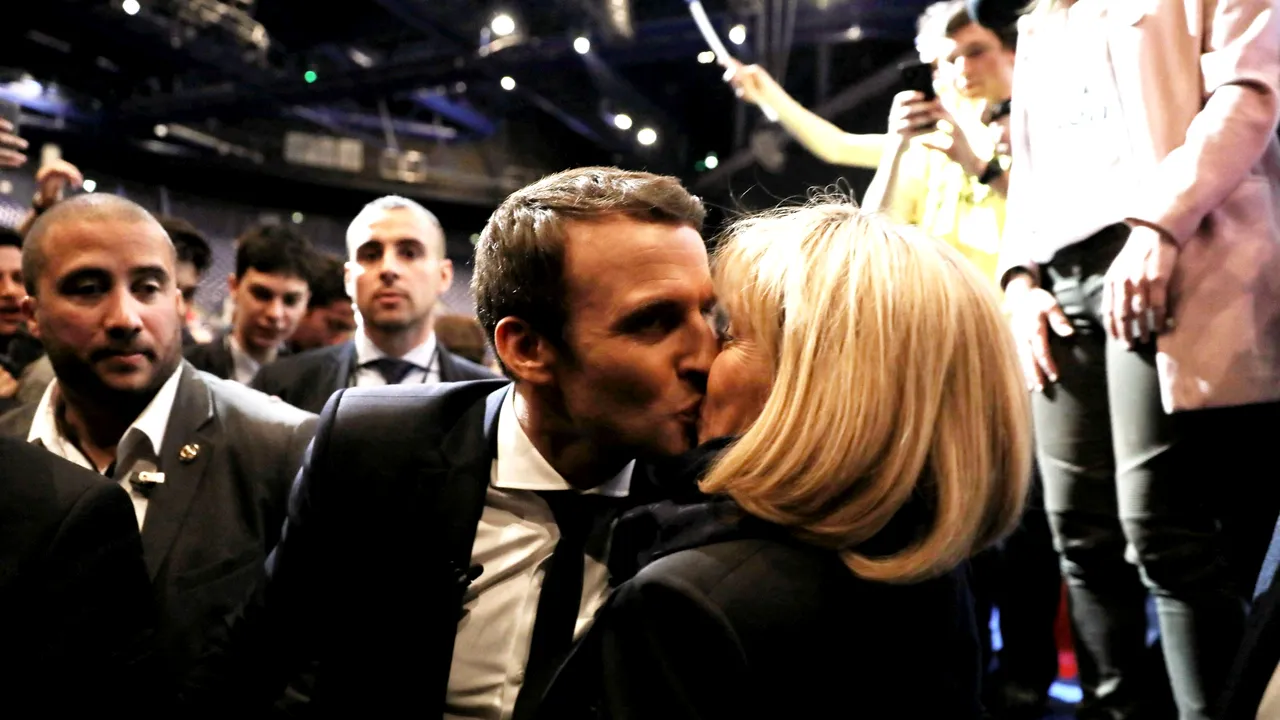FOTO Cine este Brigitte Trogneux, soţia lui Emmanuel Macron, cu 25 de ani mai bătrână decât politicianul francez: ”La 17 ani mi-a spus că voi fi soţia lui”