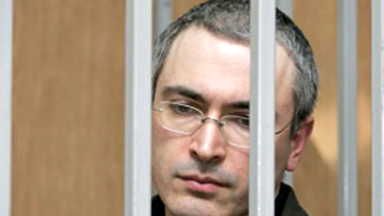 Disidentul rus Mihail Hodorkovski, aflat în exil, inculpat în Rusia pentru crimă