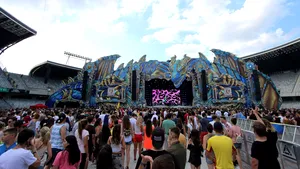 FOTO, VIDEO | A început UNTOLD: Peste 200 de artişti pe zece scene. Organizatorii aşteaptă 320.000 de participanţi