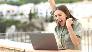 Datoriile studenţilor, şterse cu buretele în SUA. Suma se ridică la 100 de miliarde de dolari