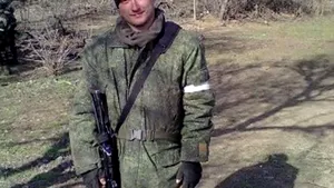 Ruşii şi banderola albă pro-Putin: ce înseamnă şi de ce nu este un gest „spontan”