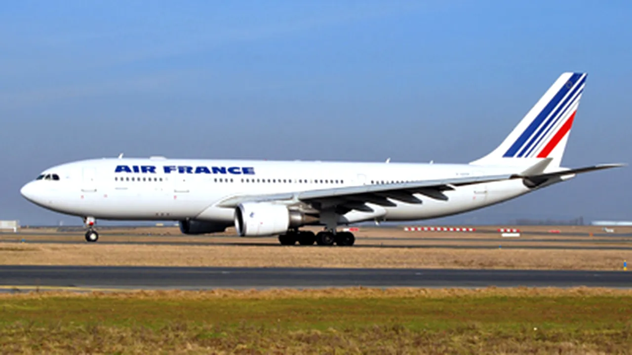 Un avion Air France, nevoit să devieze de la rută din cauza unui aparat electronic suspect
