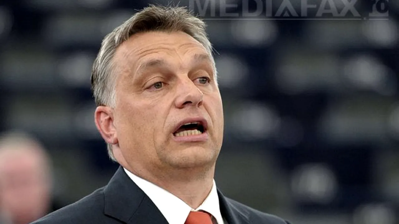 Doi tineri au aruncat cu roşii spre scena pe care se afla Viktor Orban