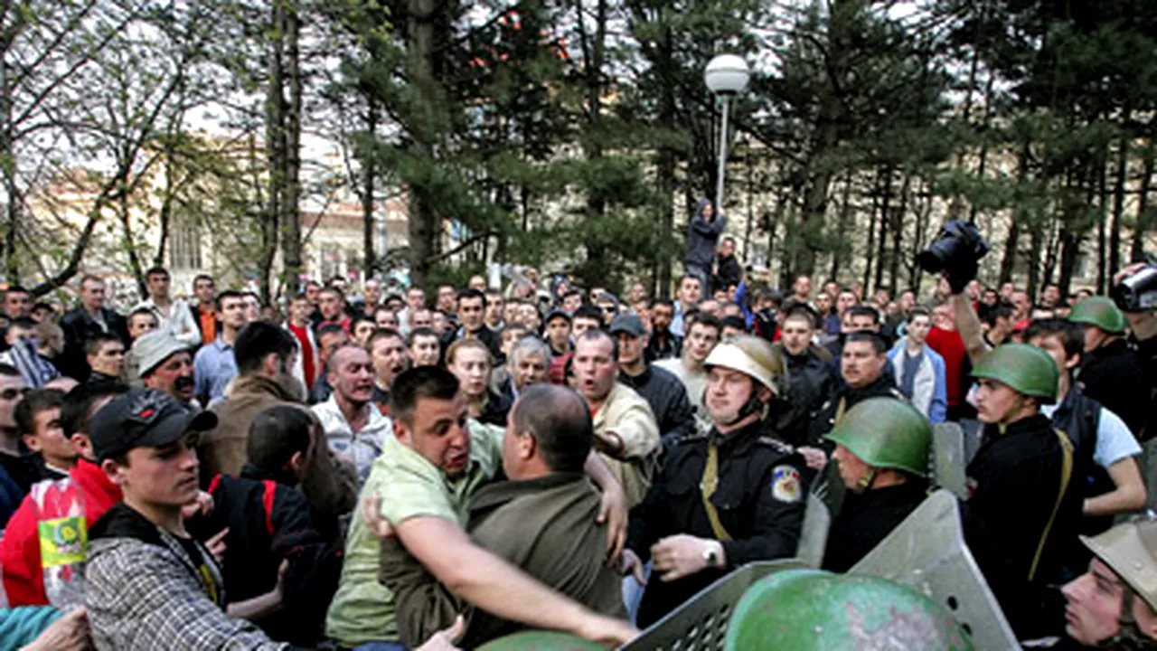 Mai mulţi jurnalişti au fost reţinuţi, Voronin acuză, din nou, România de implicare în proteste