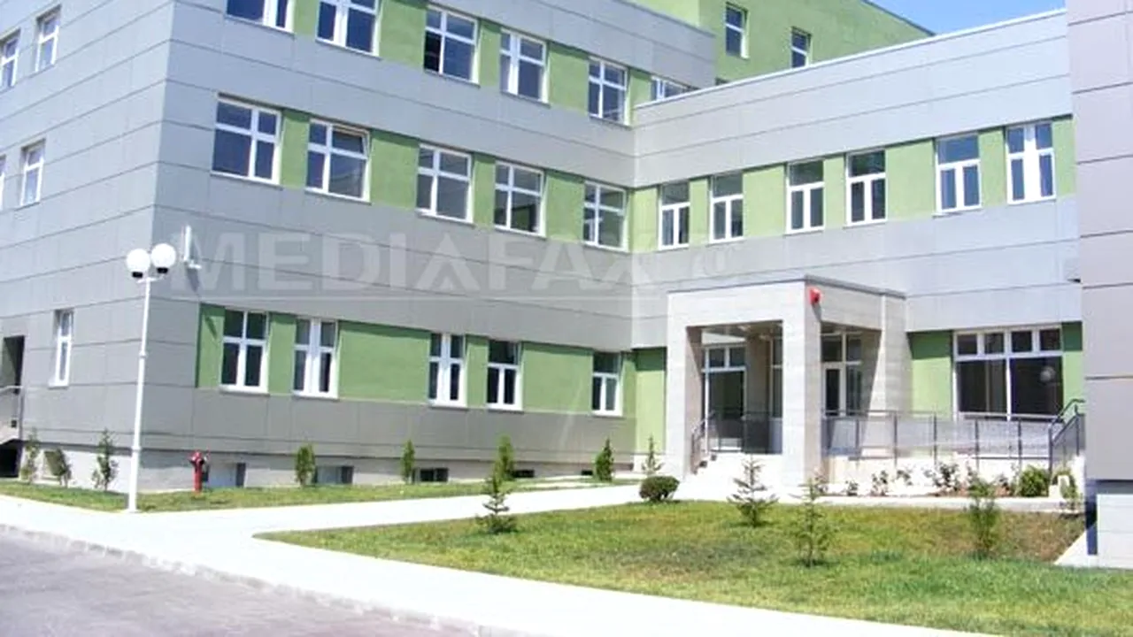 Noua maternitate din Drobeta Turnu Severin, a cărei construcţie a început în 1990, a fost inaugurată fără aparatură - FOTO