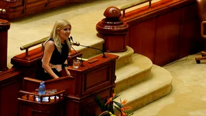 Udrea: PNL şi PSD sunt lupi vopsiţi care s-au înfruptat de la masa bogată a statului