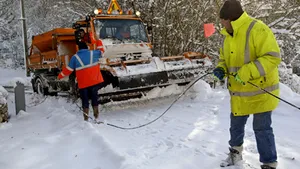 Franţa: Doi morţi şi peste 110.000 de locuinţe private de electricitate, din cauza intemperiilor