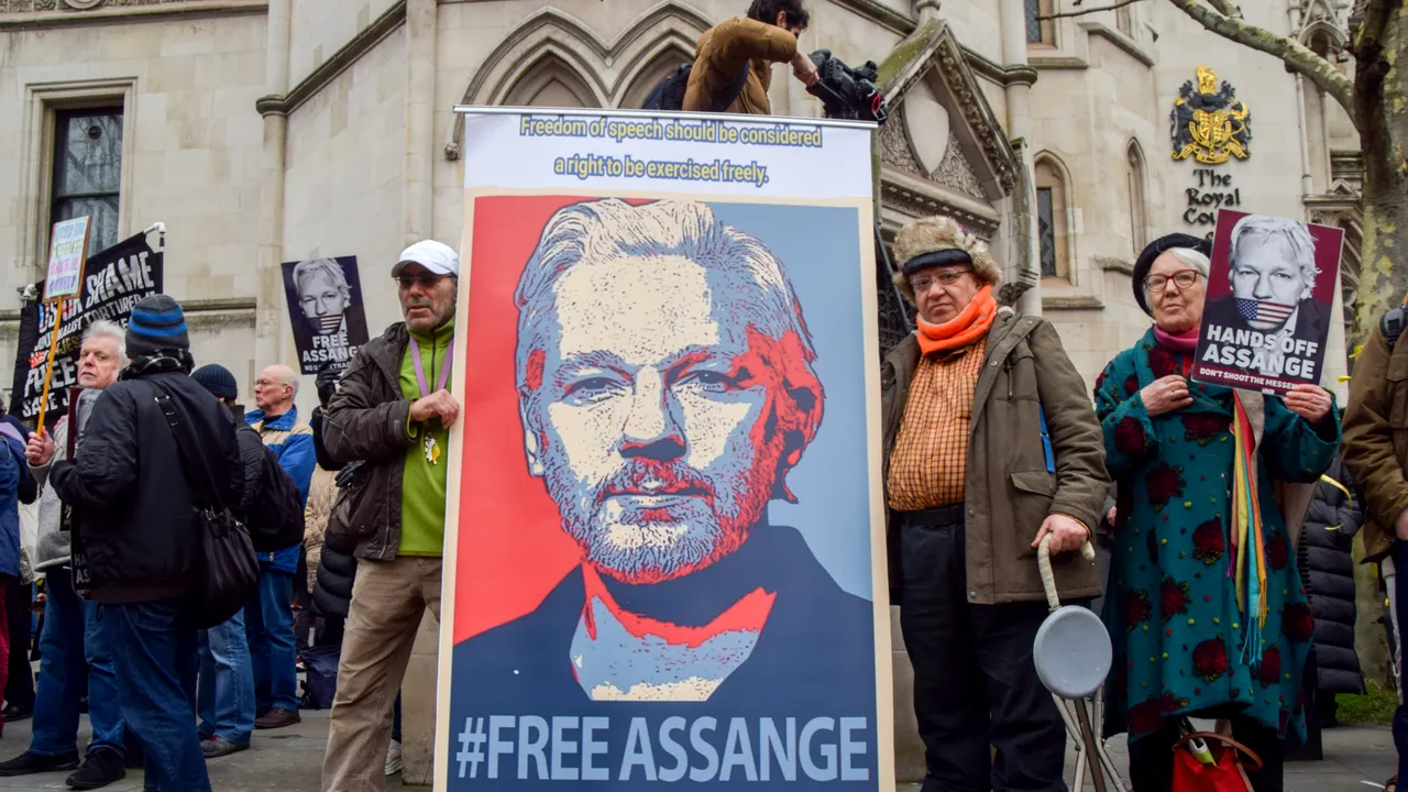 Decizia privind apelul lui Julian Assange va fi pronunţată marţi de Înalta Curte din Londra