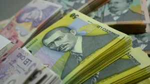 Cursul închide şedinţa sub 3,92 lei/euro, dealerii suspectând intervenţia BNR pe piaţă