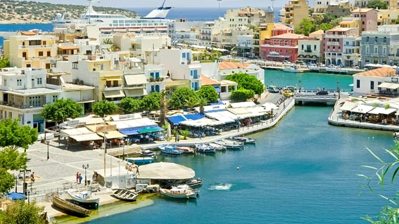 Agenţie de turism: Încep zborurile charter spre Creta şi Rhodos în luna iulie
