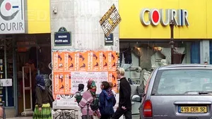 Tot mai multe oraşe din Franţa decid interzicerea cerşetoriei