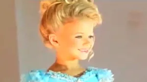 Machiate, coafate, pensate şi bronzate artificial la 5 ani: Americanii plătesc mii de dolari pentru concursuri de miss pentru fetiţe - VIDEO