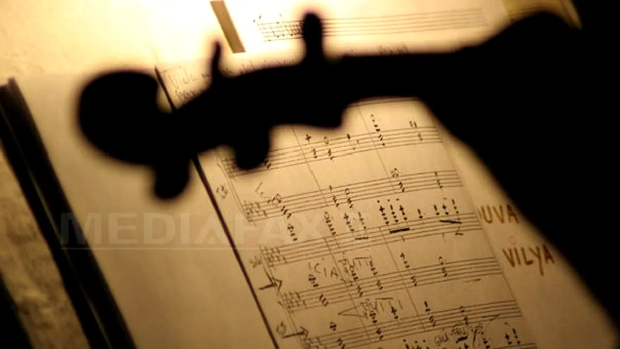 Sarah Rommel, Tony Rymmer şi Hong Eun Sun, în finala de Violoncel a Concursului Enescu 2014