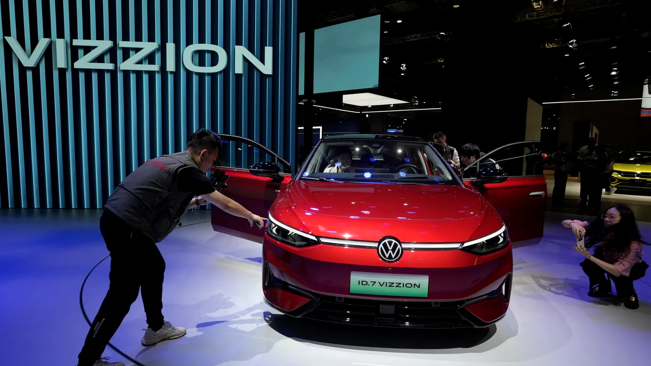 Volkswagen vrea să se alieze cu Huawei pentru a vinde mai multe vehicule electrice în China