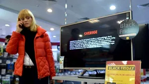 BLACK FRIDAY 2013: La Cluj, sute de persoane au aşteptat la cozi deschiderea magazinelor