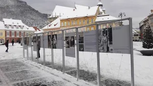 Costume populare care au aparţinut Reginei Maria a României, expuse la Braşov | GALERIE FOTO 